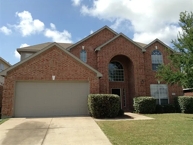 4 bed, 2.5 bath, 3207 sqft, $3,085 — Photo 1