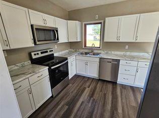 411 Grove St NW, Shellsburg, IA 52332