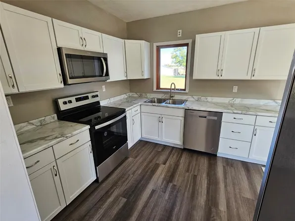 411 Grove St NW, Shellsburg, IA 52332