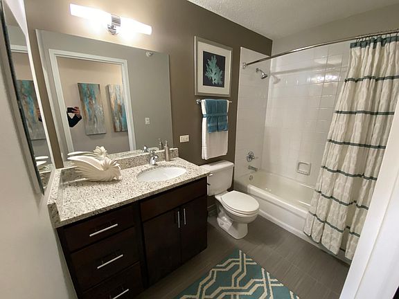 4th image of 25 E Huron St #901