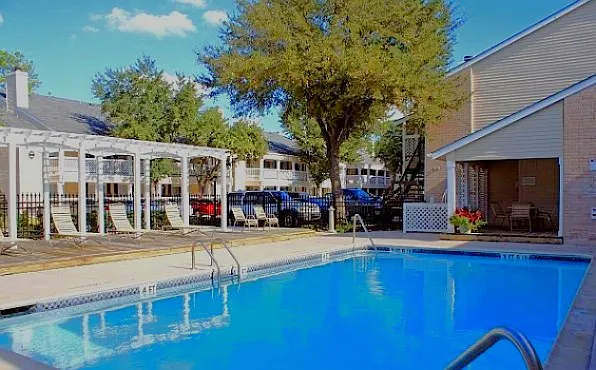 Monticello Apartments on Cranbrook — Photo 1