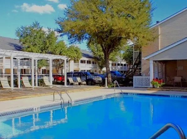 Monticello Apartments on Cranbrook