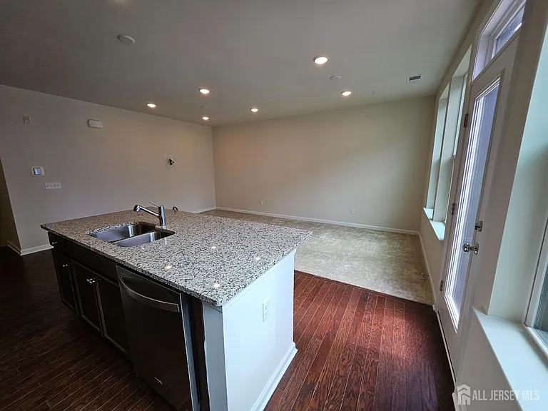 605 Parker Blvd — Photo 7