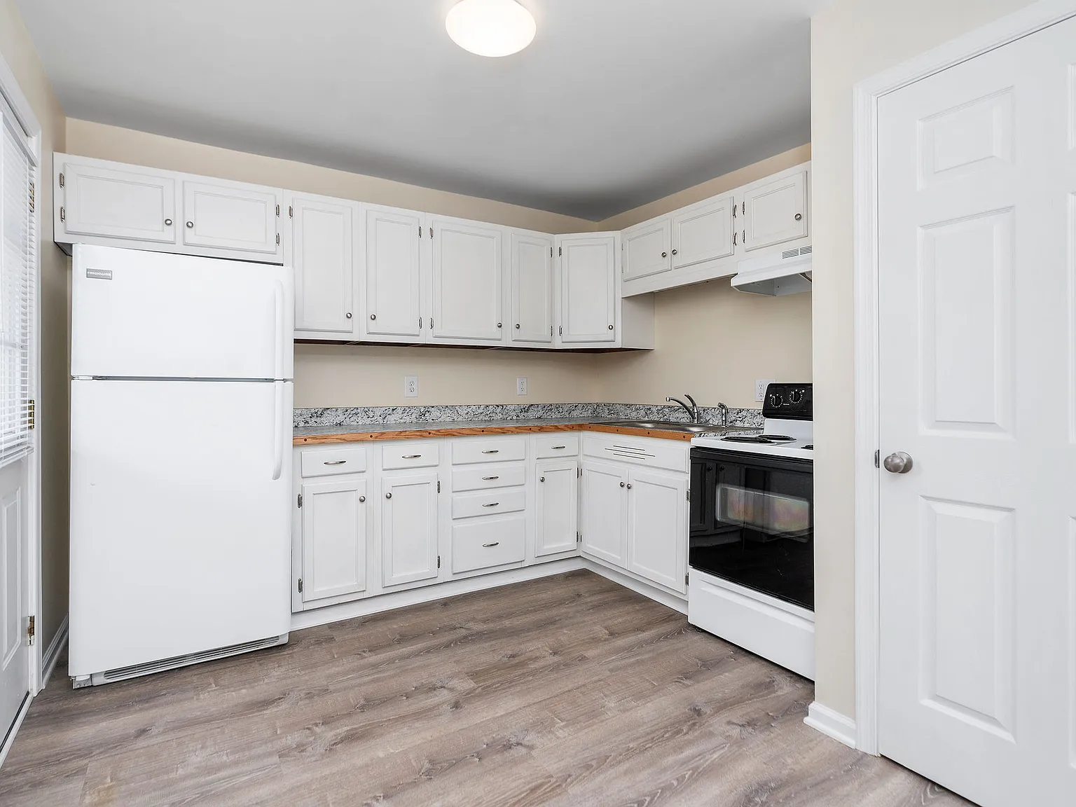 2 bed, 750 sqft, $1,250 — Photo 3