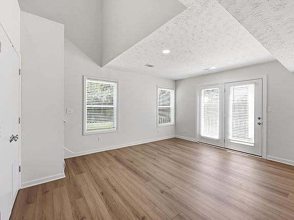 3rd image of 1609 Prairie Cir
