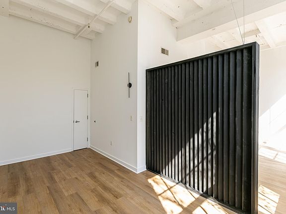 4th image of 109 W Wildey St Unit 202