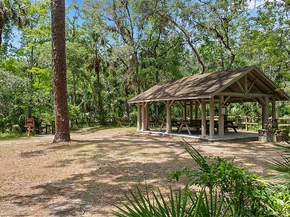 A 5-minute drive to Hillsborough River State Park