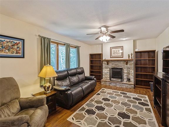 4th image of 6101 Oakwood Dr
