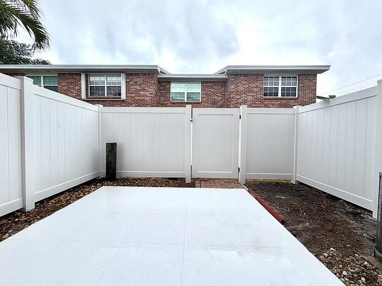 413 N Cypress Dr — Photo 24