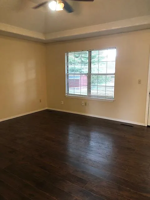 5705 S Dayton Ave — Photo 2