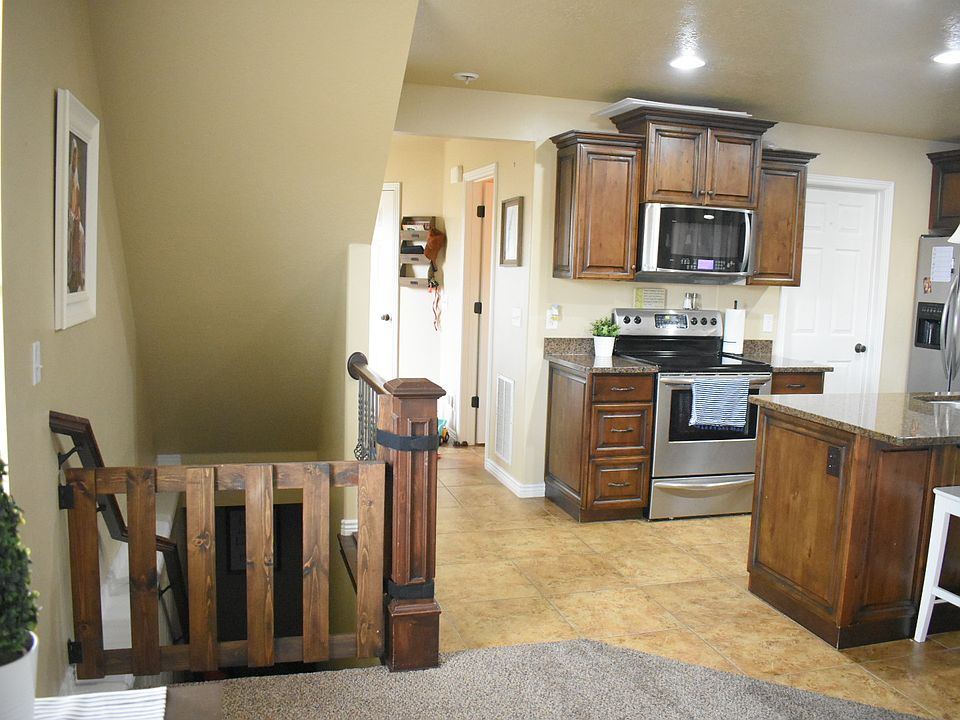 Kitchen/stairs