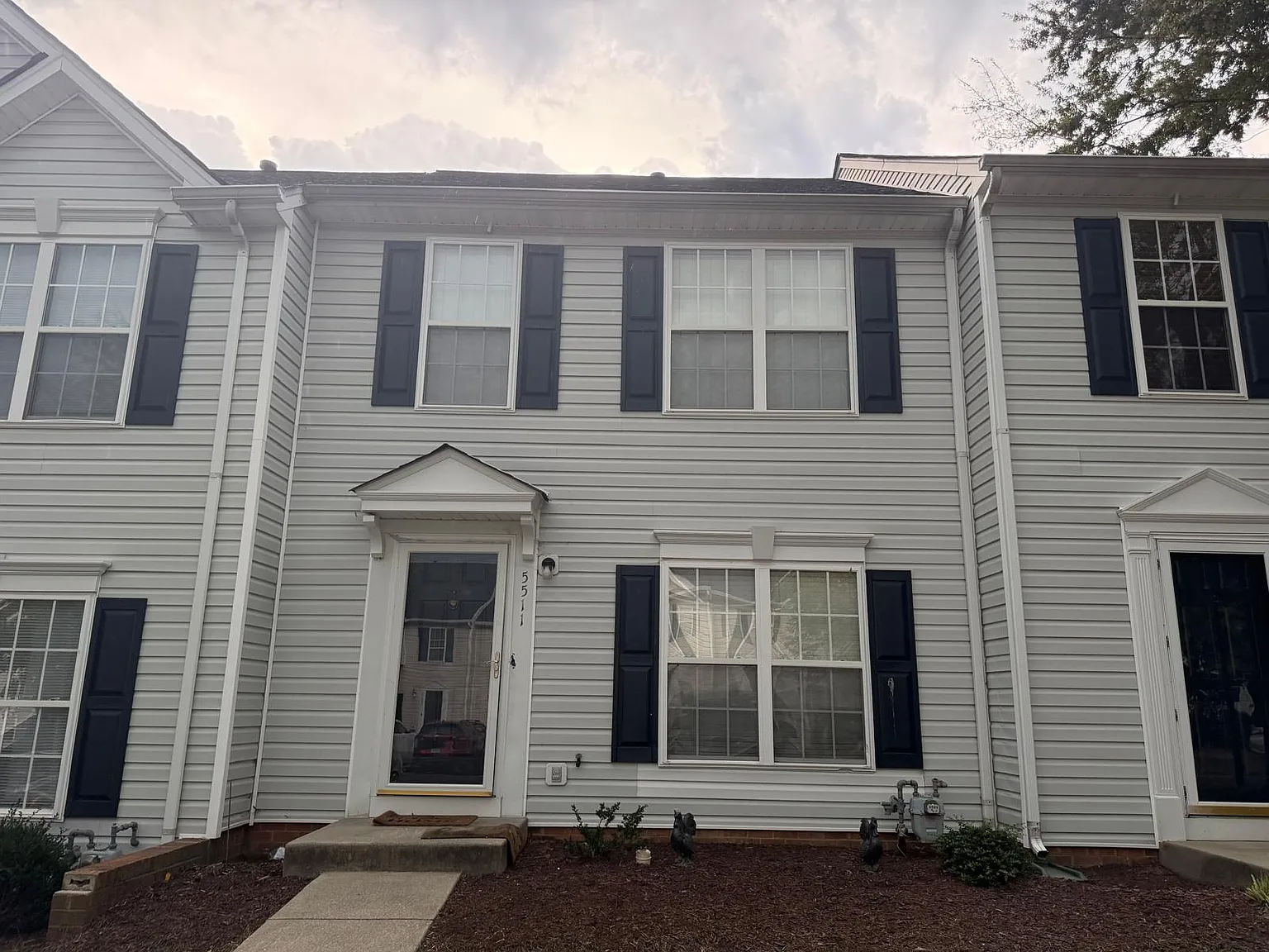 3 bed, 1280 sqft, $2,099 — Photo 1