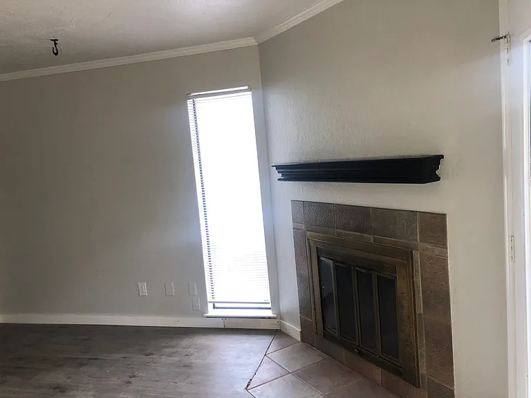 11530 N May Ave #D104 — Photo 5
