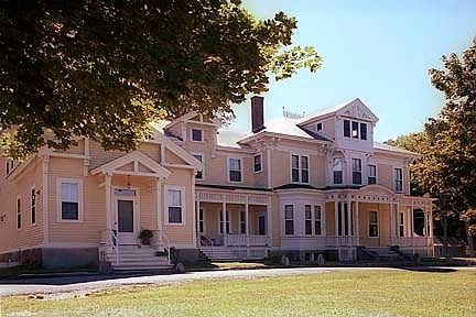 1st image of 4 Common Rd