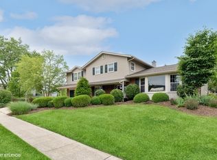 890 Concord Ln, Hoffman Estates, IL 60192