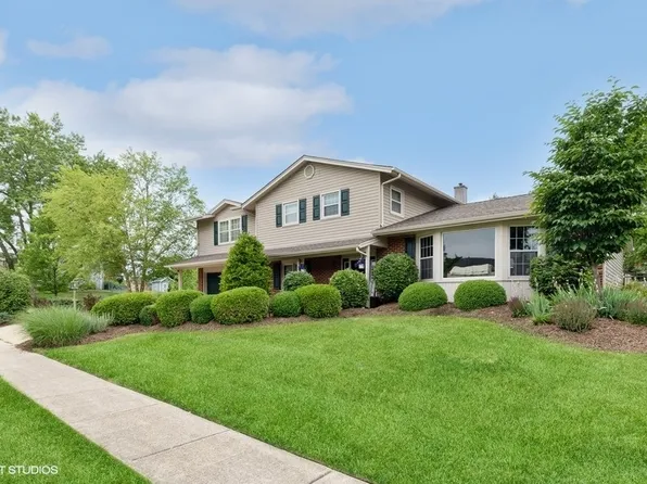 890 Concord Ln, Hoffman Estates, IL 60192