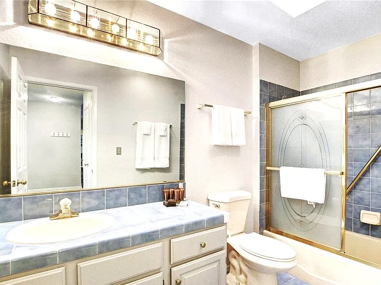 1923 Broadway Blvd #329 — Photo 7