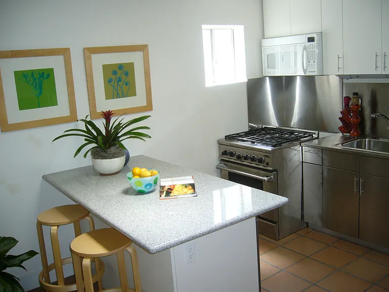 936 W Macarthur Blvd #5 — Photo 4