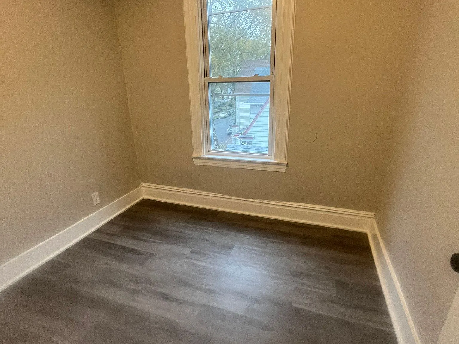 3 bed, 1000 sqft, $1,850 — Photo 3
