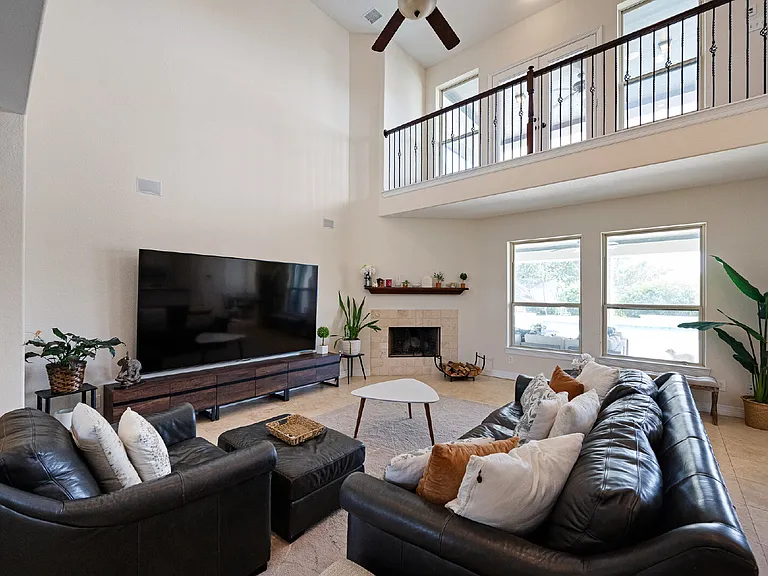 4627 Miramar Dr — Photo 6