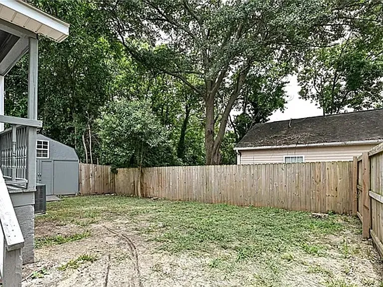 225 Charlesvoix Ave — Photo 14