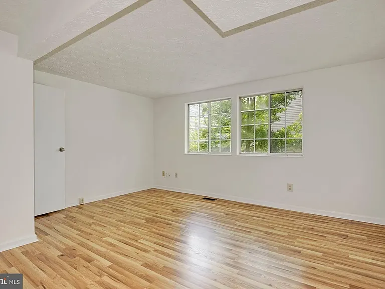 2853 Middleboro Dr — Photo 7
