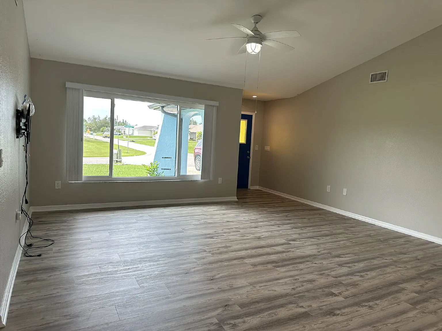 3 bed, 2.0 bath, 1402 sqft, $1,800 — Photo 4