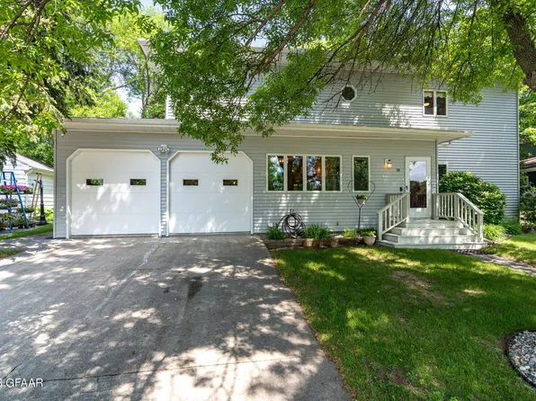 810 Locken Blvd, Crookston, MN 56716