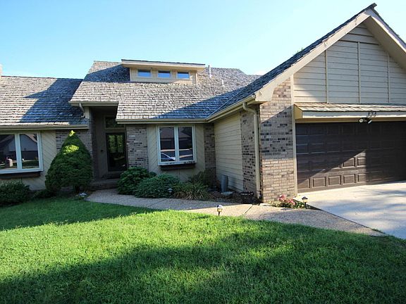 4th image of 834 W Brookshire Dr