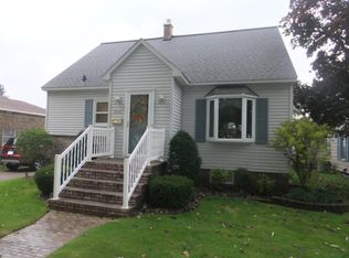 1816 16th St, Menominee, MI 49858