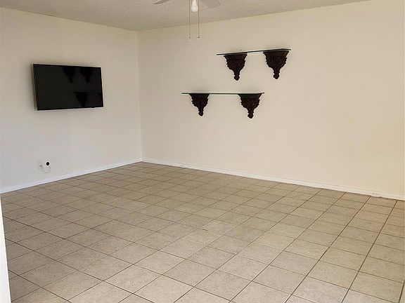 2nd image of 36 Farnham Cres #36-B