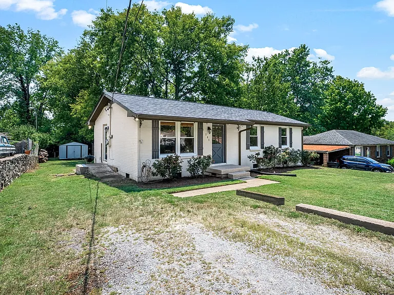 205 Cedar Dr — Photo 4