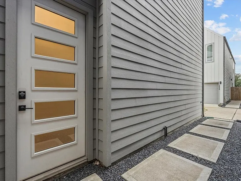 2906 Stevens St — Photo 23