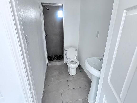 4th image of 437 W Center St
