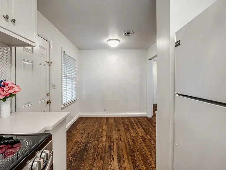 4620 N Harvey Pkwy #1/2 — Photo 10