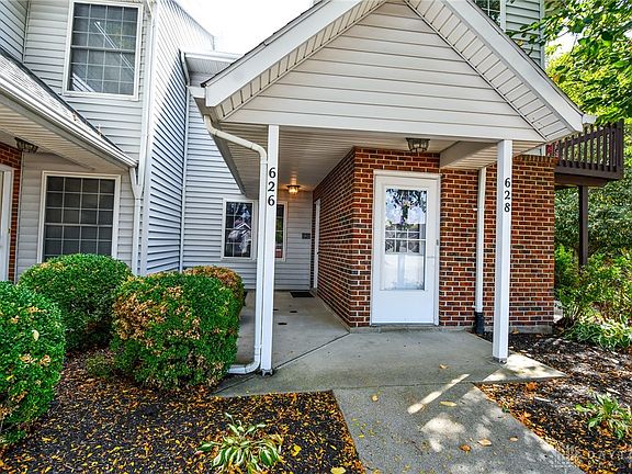 2nd image of 626 Thornburg Pl