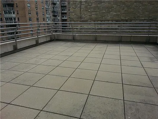 Sold by R New York | media 4