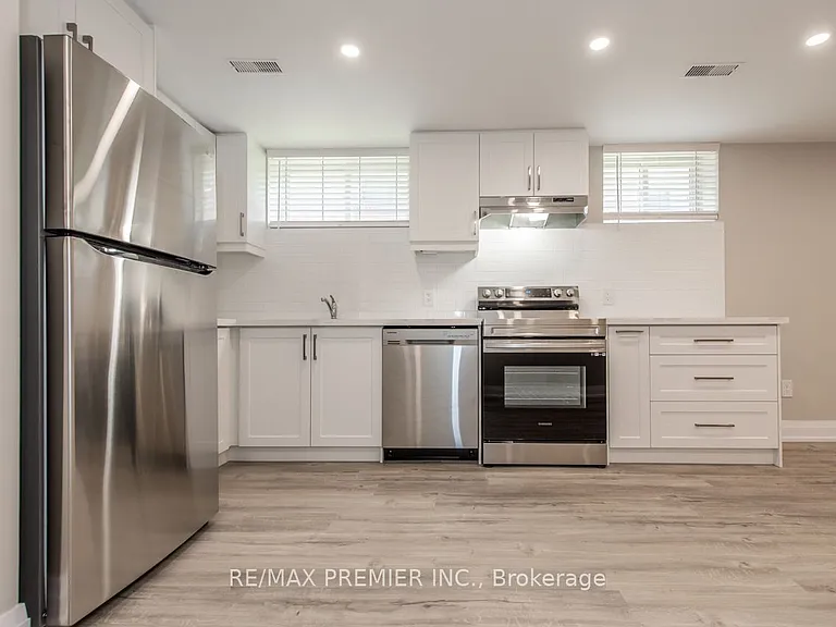 569 Roding St #BASEMENT — Photo 5