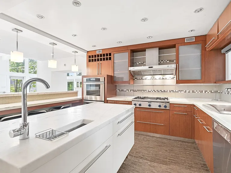 12 Seely Pl — Photo 10