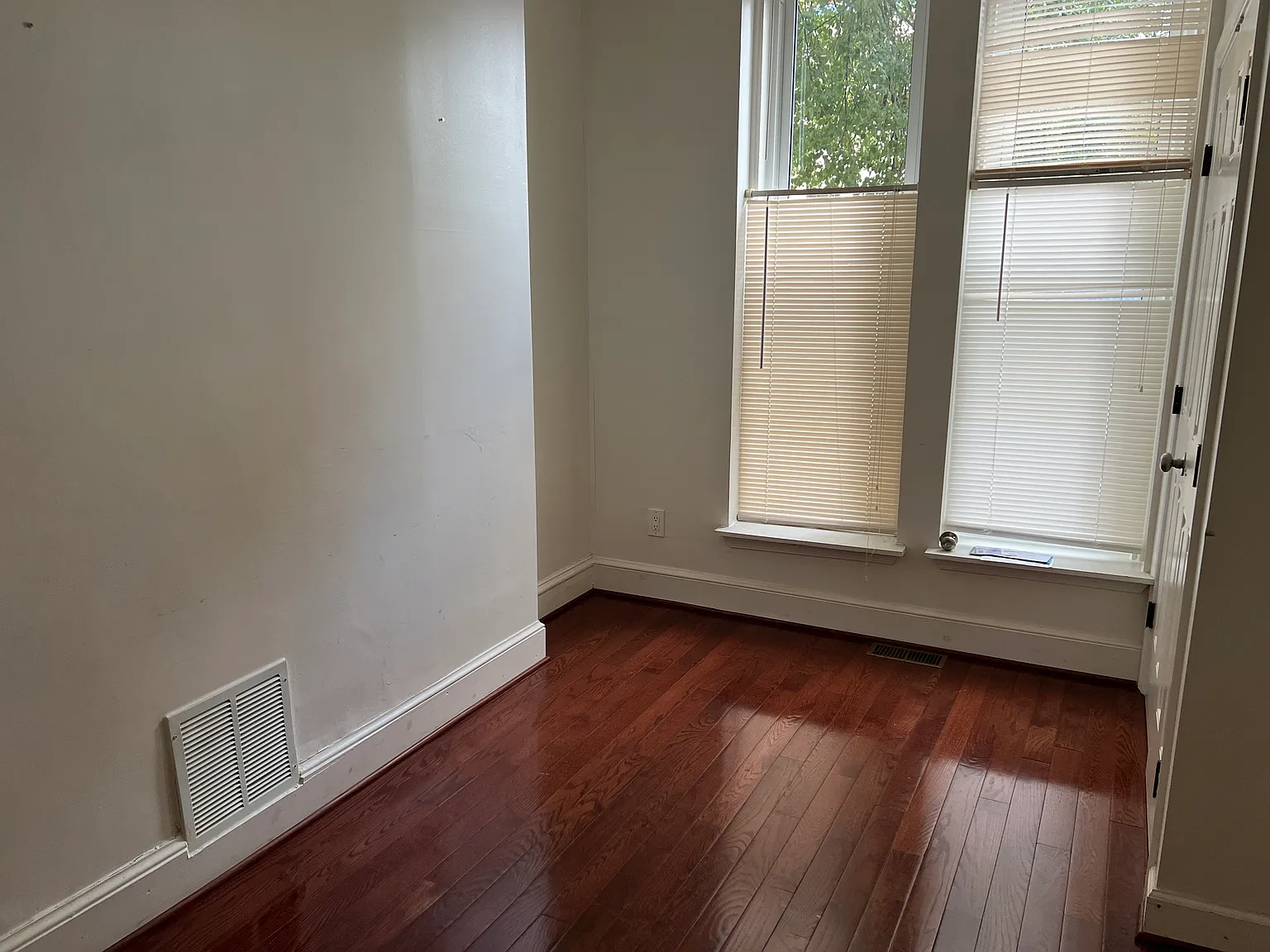 3 bed, 1376 sqft, $2,800 — Photo 2