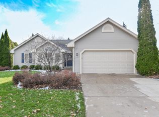 8765 W Mourning Dove Ct, Franklin, WI 53132