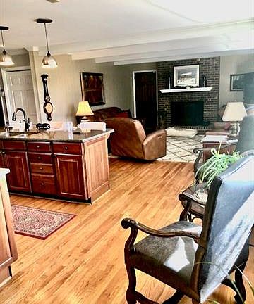 4th image of 635 20th Avenue Dr NW