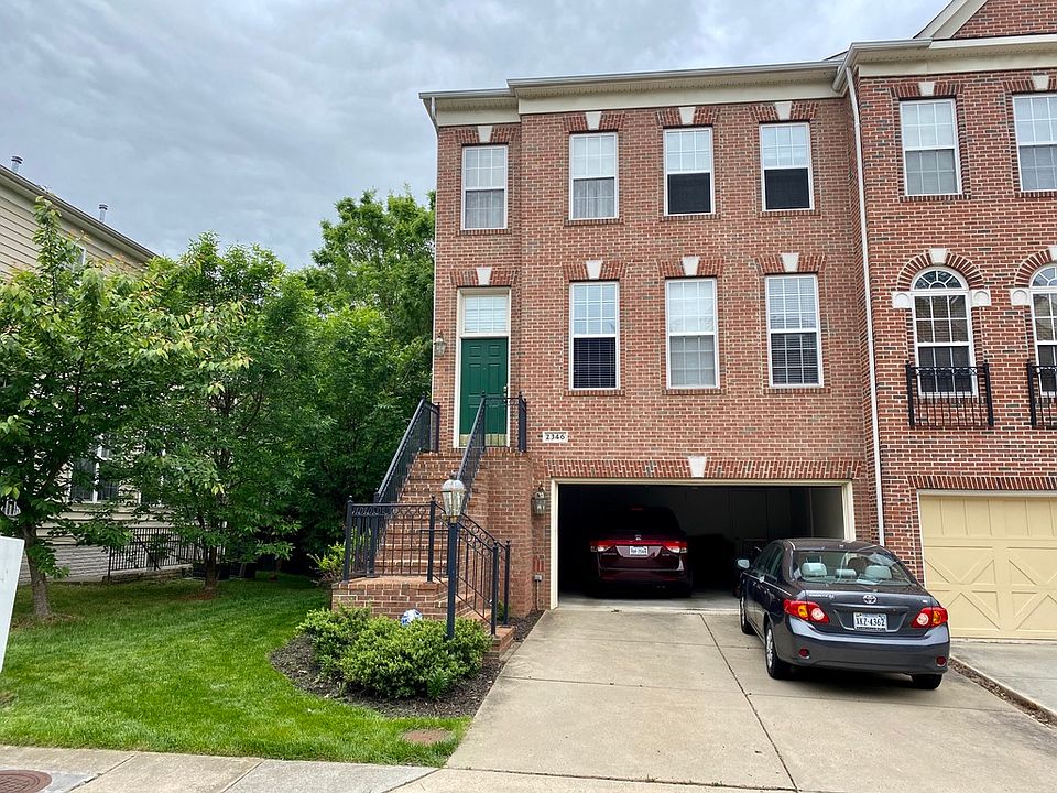 End unit townhome with privacy