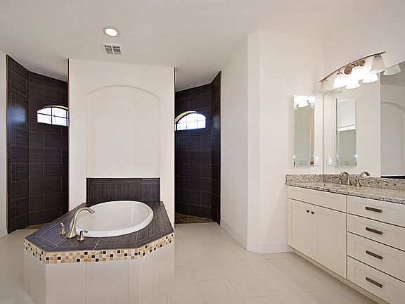 5th image of 2827 SW 39th Ter