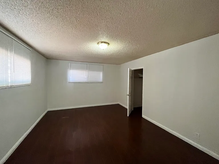 El Conlon Ave — Photo 15