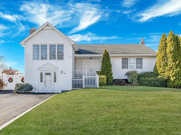 18 Amapola Lane, Kings Park, NY 11754