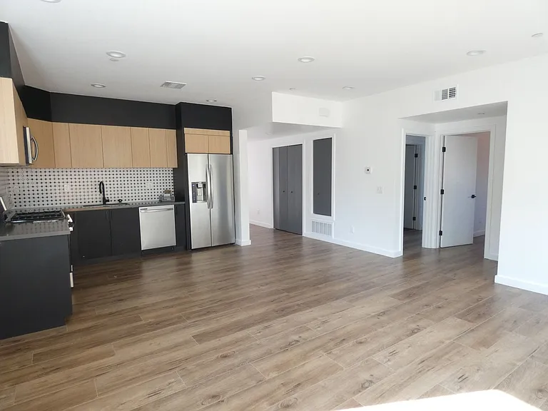 6034 Craner Ave — Photo 19