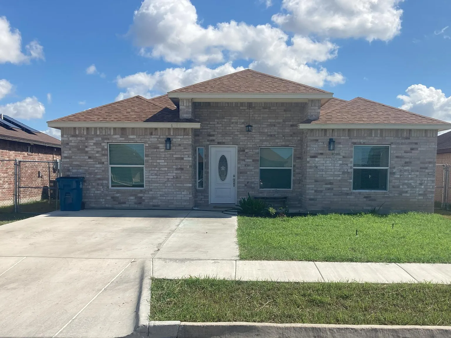 3 bed, 1200 sqft, $1,650 — Photo 1
