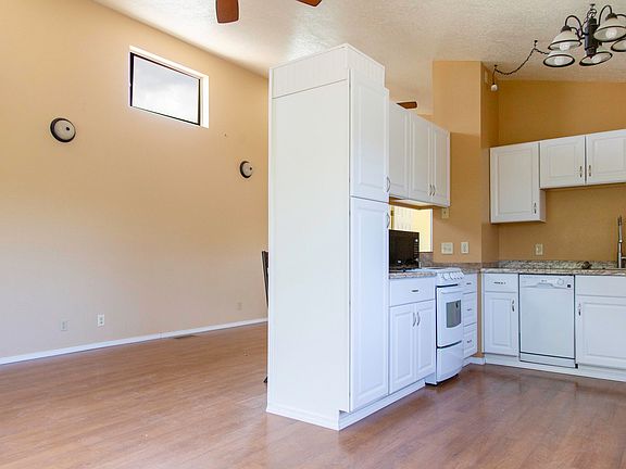 4th image of 3 Palomino Ct #1