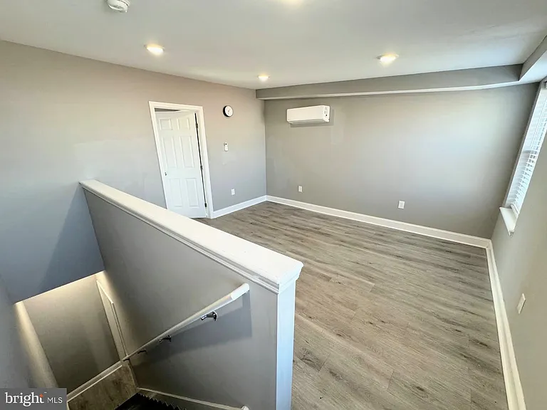2417 W Jefferson St #2 — Photo 11